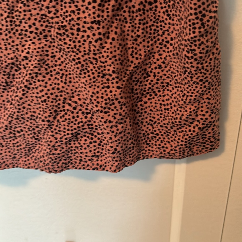✨️2/$20 Sleeveless Button-Front Women's Top in Dusty Rose Print - Picture 5 of 7